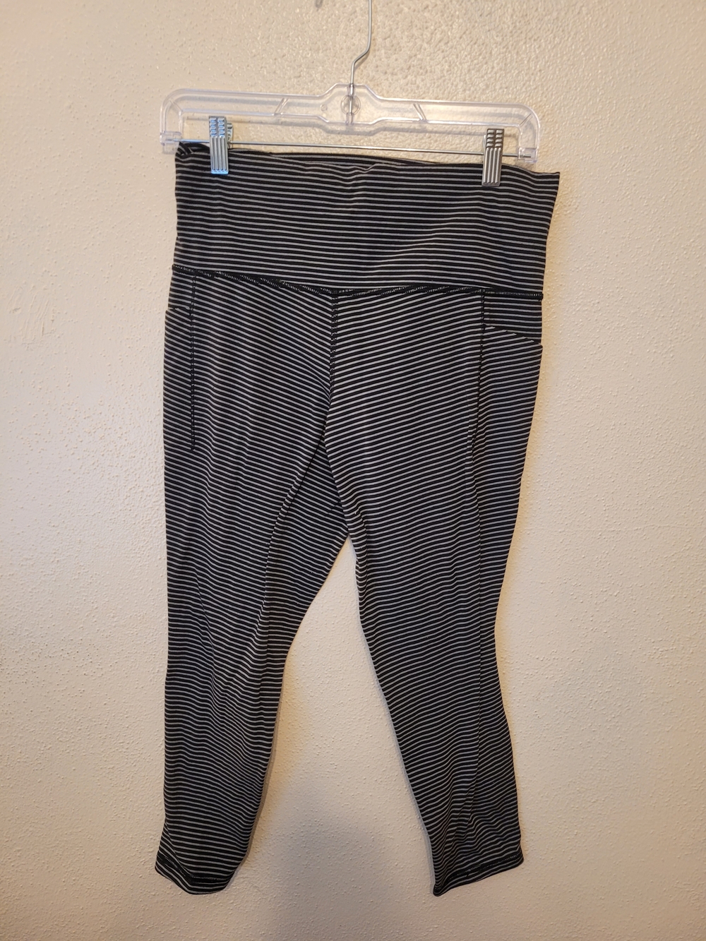 Athleta Salutation Stash Pocket II Textured 7/8 Leggings Black Stripe M